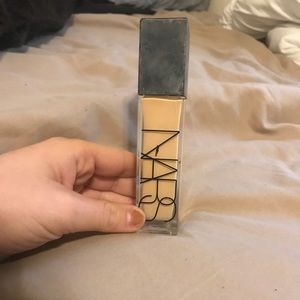 Nars luminous foundation Fiji color